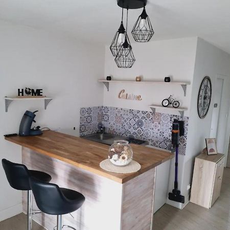 Appartement F2 Centre-Ville Issoire Avec Jolie Vue ภายนอก รูปภาพ