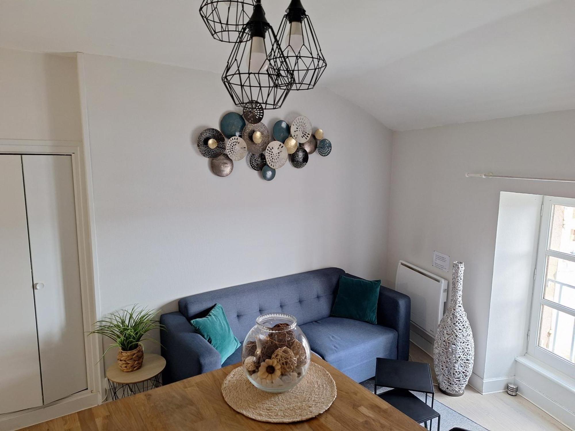Appartement F2 Centre-Ville Issoire Avec Jolie Vue ภายนอก รูปภาพ
