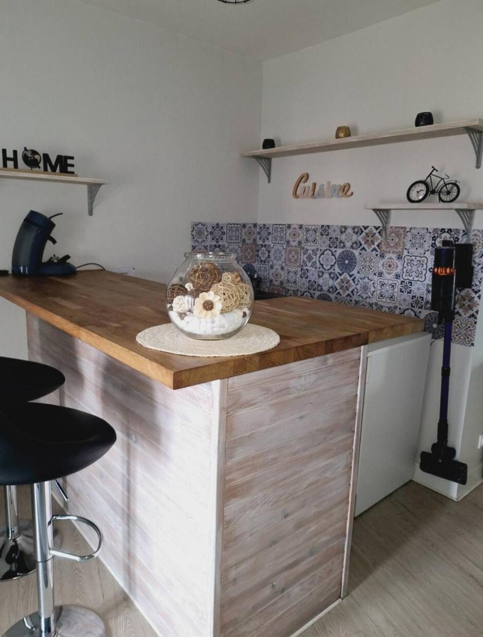 Appartement F2 Centre-Ville Issoire Avec Jolie Vue ภายนอก รูปภาพ